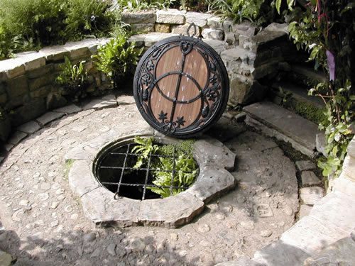 Chalice Well, Glastonbury, England_JPG