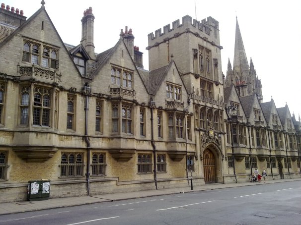 Brasenose_College_from_the_High_Street