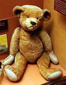 Teddy_bear_early_1900s_-_Smithsonian_Museum_of_Natural_History
